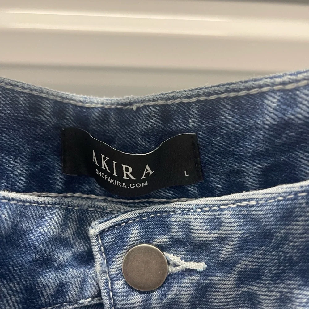 **NEW** Akira Label Literal Perfection Denim Shorts - Picture 4 of 5
